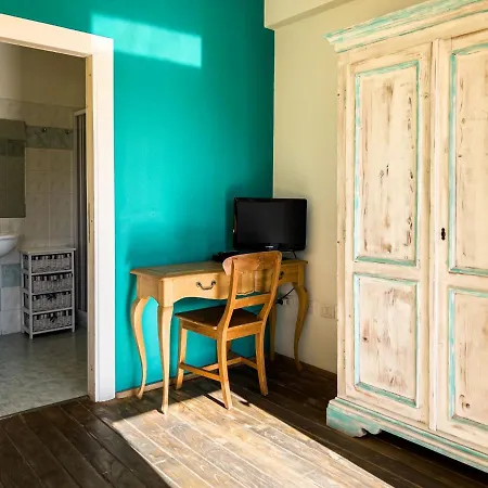 阳台旅馆 3* 奧爾比亞